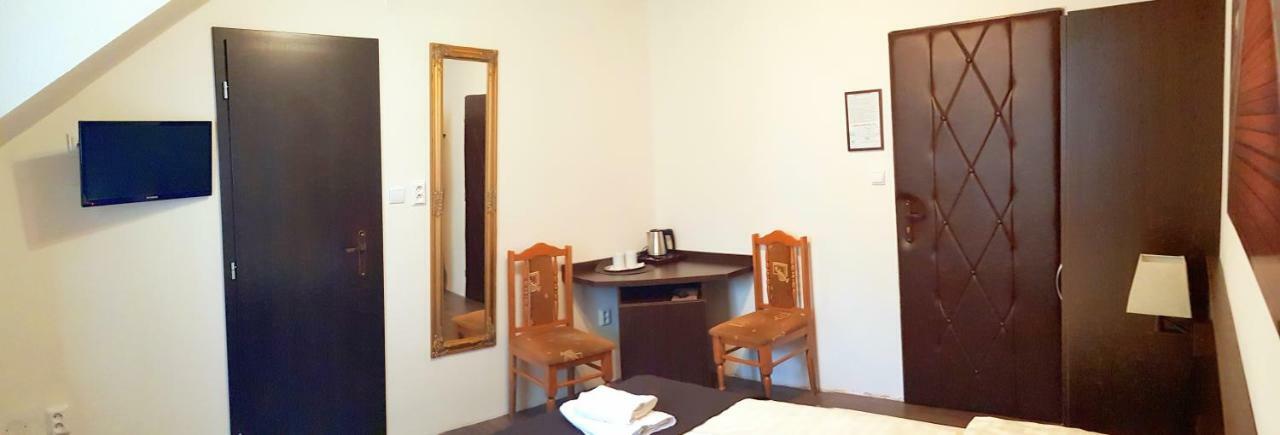 מלון Strecno Pizzeria Alzbetka מראה חיצוני תמונה